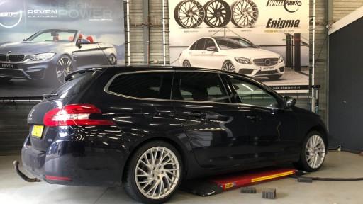 Peugeot 308 met 18 inch GMP Enigma silver.jpeg