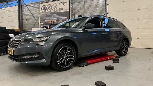 Skoda Superb met 18 inch GMP Atom velgen.jpg