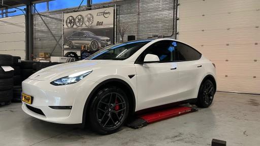 Tesla Model Y Performance met 19 inch Borbet Y electric grey velgen.jpg