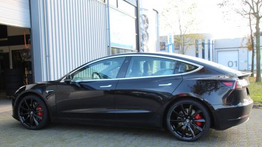 Tesla Model 3 Performance met 20 inch Monaco GP6 black.JPG