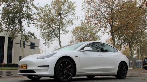 Tesla Model 3 met 19 inch Monaco GP6 black.JPG