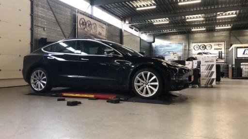 Tesla Model 3 met 19 inch Monaco GP6 silver.jpeg