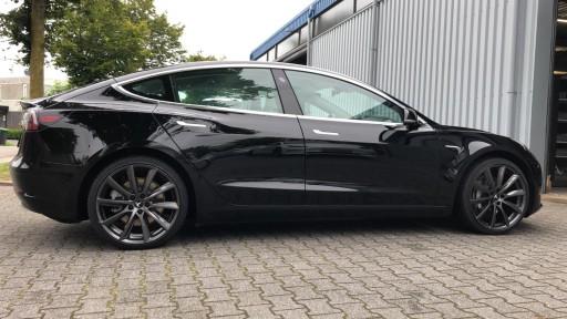 Tesla Model 3 met 20 inch Monaco GP6 antraciet.jpeg
