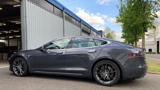Tesla Model S met 20 inch Barotelli ST-7.jpg