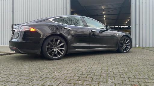 Tesla Model S met 20 inch Monaco GP6.jpeg