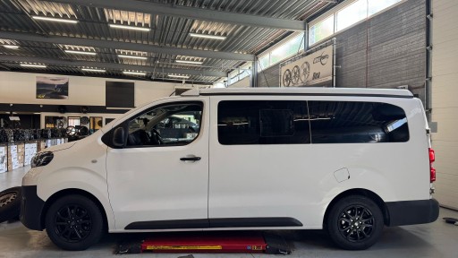 Toyota Proace met 16 inch MSW48 VAN black velgen.jpg