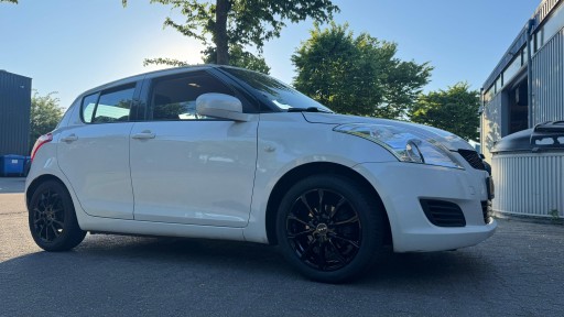 Suzuki Swift met 16 inch MAK Davinci black velgen.jpg